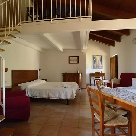 Casa Del Geco Bed & Breakfast 3*